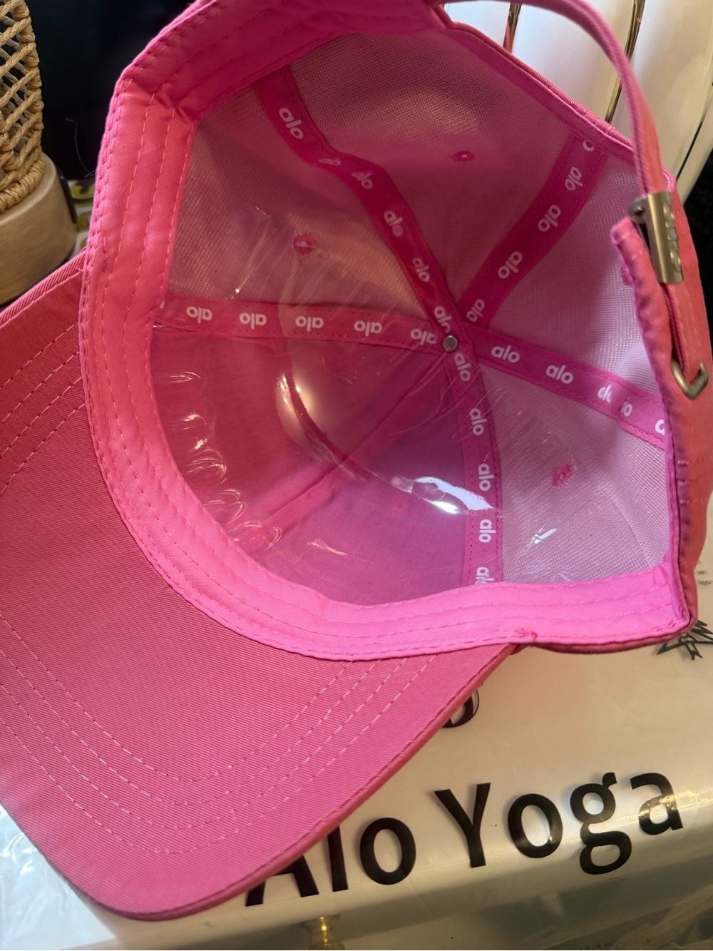 ALO Yoga Off Duty Hot Pink Logo Strapback Cap In Paradise Pink - Picture 14 of 16